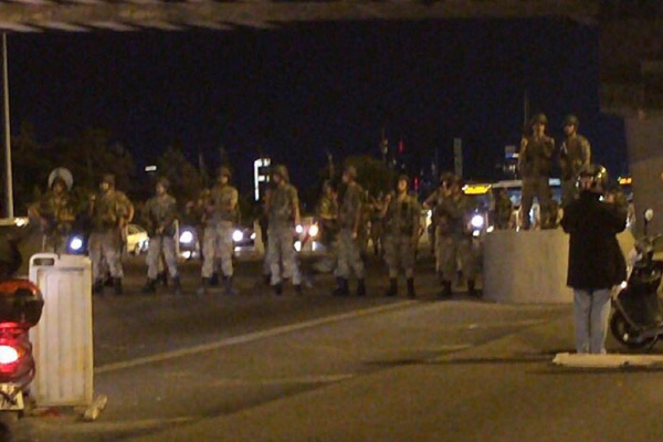 'Darbeciler görüldükleri yerde tutuklanacaklar'