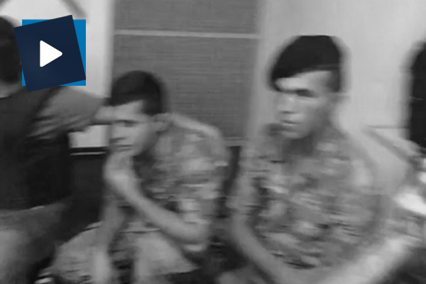 Darbe girişiminde bulunan askerler gözaltına alınıyor