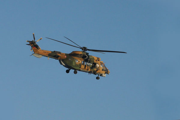 Darbeci 8 asker helikopterle Yunanistan'a indi