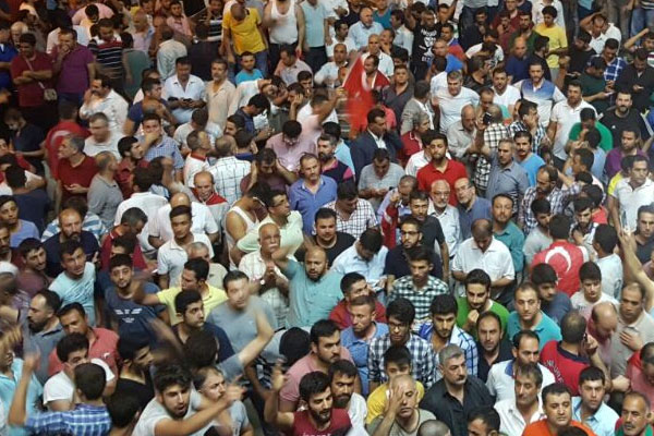 Darbeye karşı yüz binler Fatih'te buluşuyor