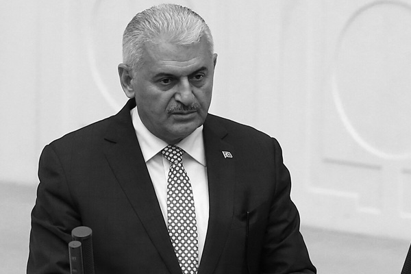 Binali Yıldırım: Bunlar, asker görünümlü teröristler!