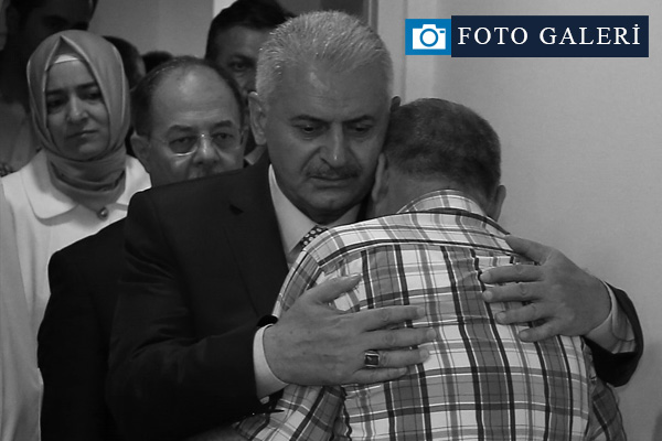 Binali Yıldırım Gazi Hastanesi'nde yaralıları ziyaret etti