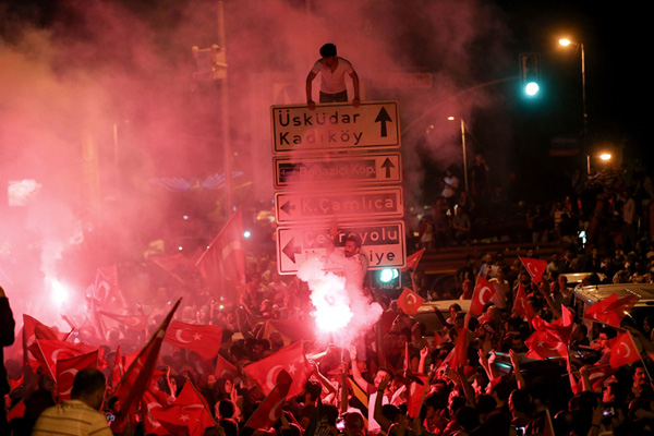 Türkiye'nin dört bir yanında millet sokaklarda!