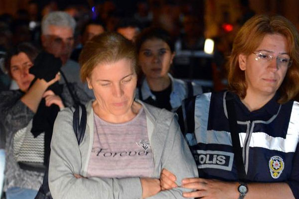 Kayseri'de hakim ve savcılara tutuklama