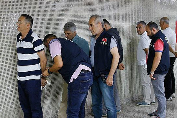 Yurt genelinde 103 general ve amiral gözaltında