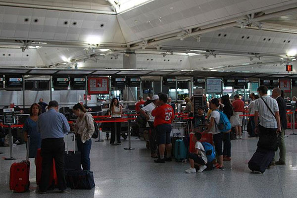 İstanbul'daki havaalanlarında güvenlik önlemleri sürüyor