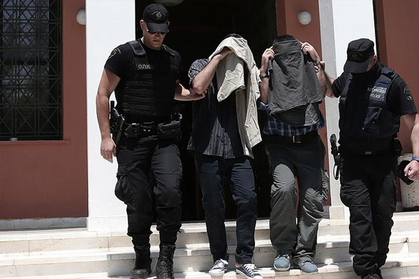 8 darbecinin Yunanistan'daki mahkemesi başladı