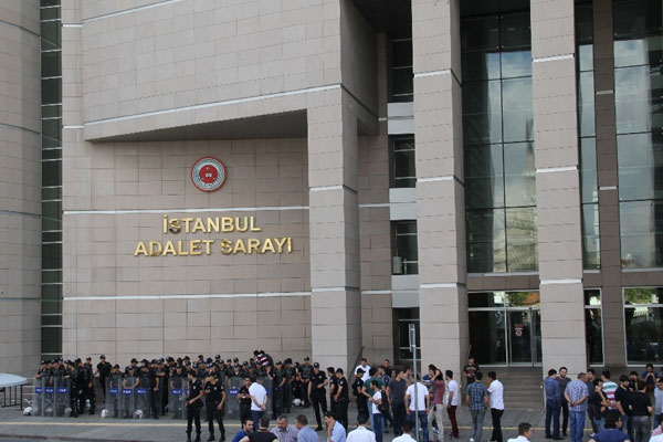 İstanbul Adalet Sarayı’nda hakim ve savcıların odaları aranıyor