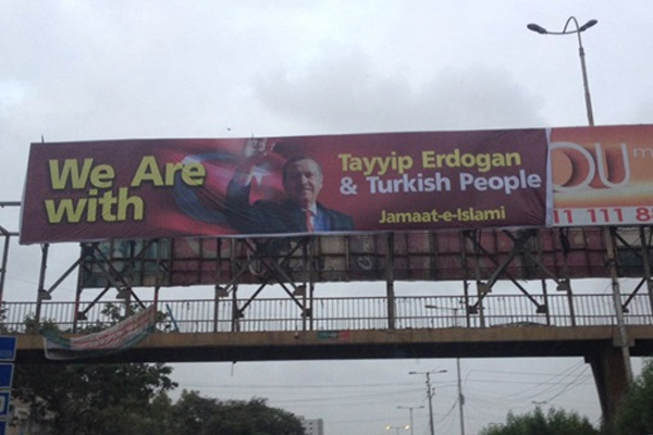 Pakistan'dan Erdoğan'a pankartlı destek