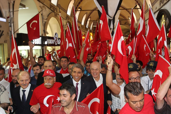 Kapalıçarşı'dan darbe girişimine tepki