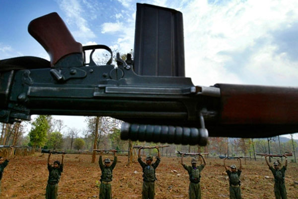 Hindistan'da çatışma çıktı: 10 ölü