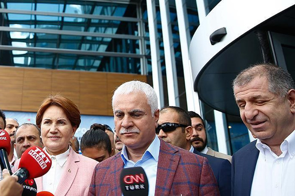 MHP'li muhalifler toplantıyı erteledi