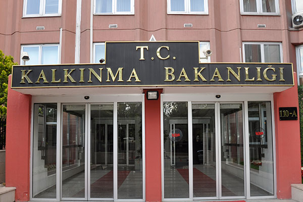 Kalkınma Bakanlığı'nda 16 kişiye görevden el çektirildi