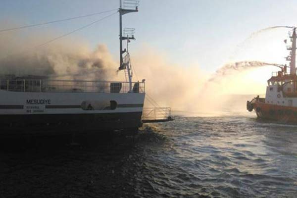 Lapseki-Gelibolu feribotunda yangın