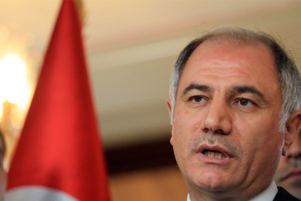 Başbakan'ın aracı kurşunlanmış