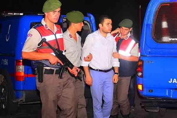 Fetullah Gülen CD'lerini yakanlar gözaltına alındı