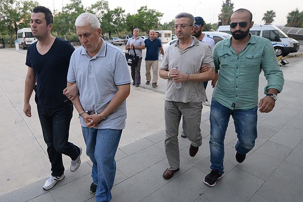 Gözaltına alınan 3 darbeci komutan adliyeye sevk edildi