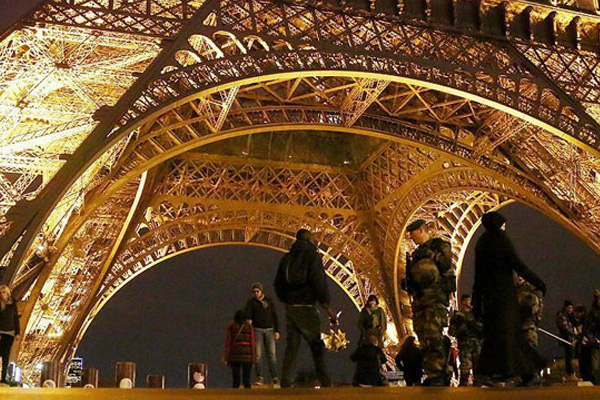 Fransa'da OHAL yine uzatıldı