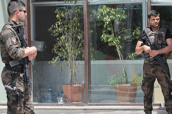 Anadolu Adalet Sarayı'nda görevli 12 hakim ve savcıya gözetim