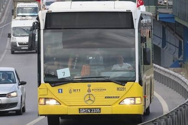 Askerler, belediye otobüsleri ile cezaevine gönderildi