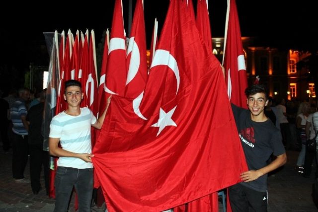 Türk bayrağı satışında rekor artış!