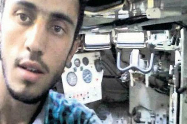 Sokakta kalan tankı üsse Suriyeli mülteci götürdü