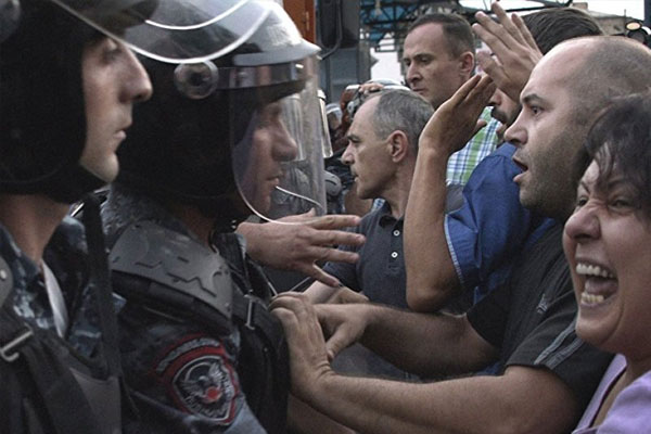 Erivan'da tansiyon yüksek