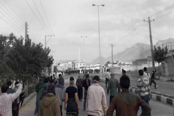 İran'da Sünniler ayaklandı