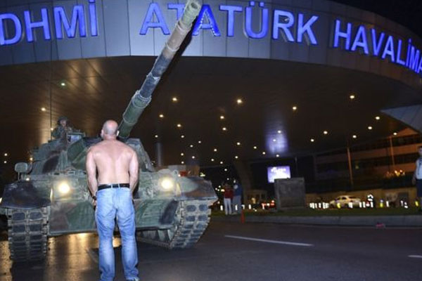 FT: Suriyeliler Erdoğan için sokaktaydı