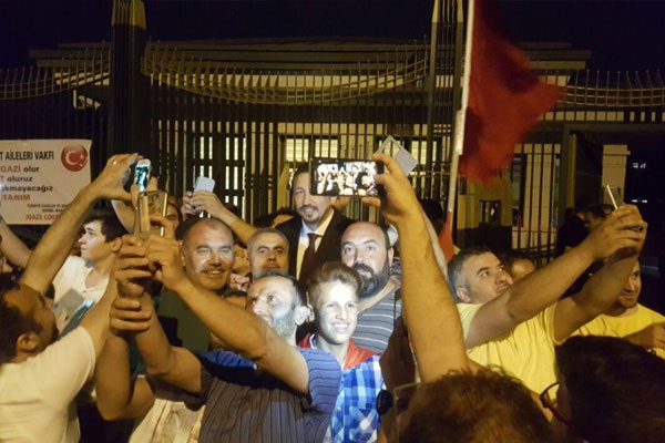 Hidayet Türkoğlu protestolara katıldı