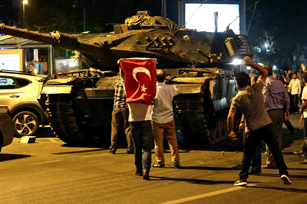 FT: Türkiye'de mülteciler Erdoğan için sokağa indi