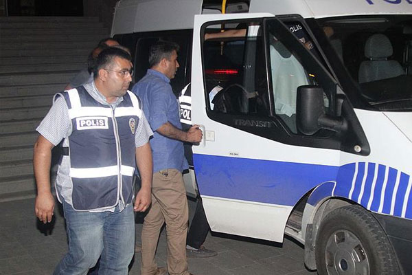 Ankara'da 17 hakim ve savcı tutuklandı