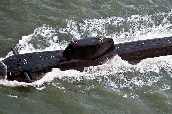 Nükleer denizaltı ticari gemiyle çarpıştı