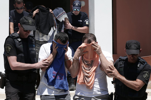 Yunanistan'daki darbecilere 2'şer ay hapis!