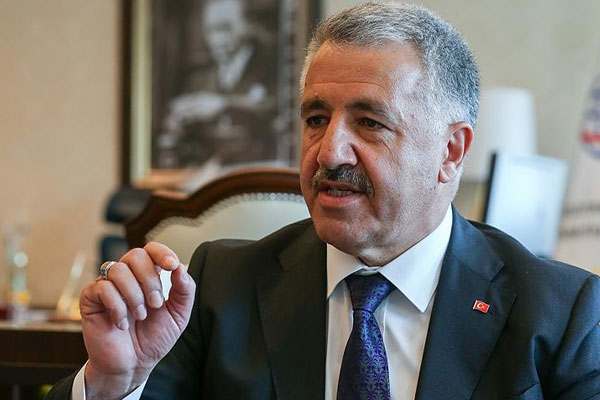 Bakan Arslan: Dev projeler hız kesmeyecek