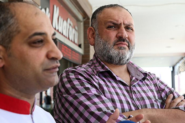 Tankları egzozuna giysilerini doldurarak durdurdular