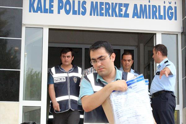 FETÖ’nün yurdundan askeri kamuflaj çıktı