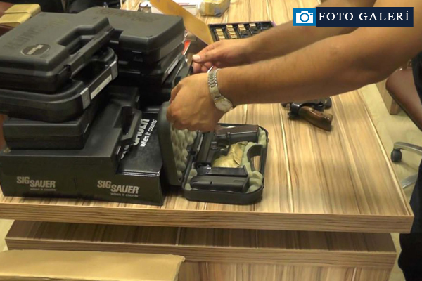 Tutuklanan savcının odasından çıkanlar