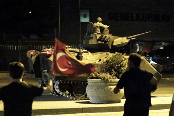 Boşanma fetvası çıkarılmış, dolar almışlar