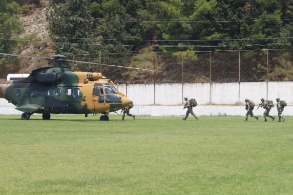 Marmaris'te komando sevkiyatı!