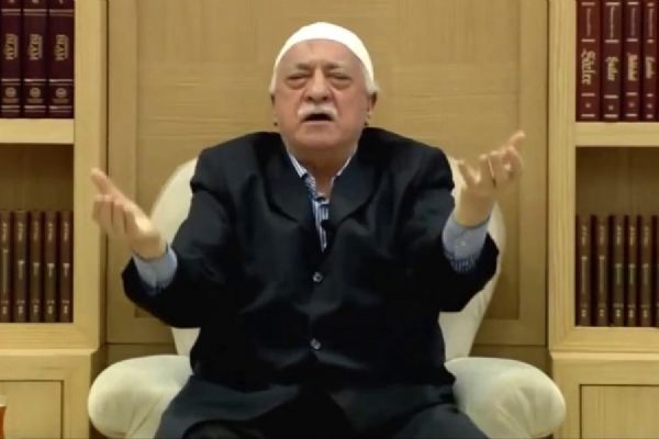 Gülen'i mehdi ilan eden hakim tutuklandı