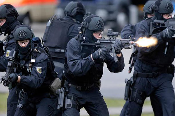 Almanya 8 kişinin ölümüne OHAL ilan etti