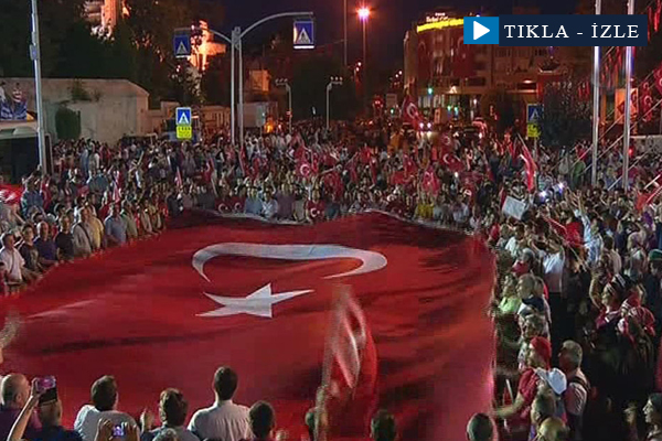 İstanbul’da demokrasi nöbeti sürüyor