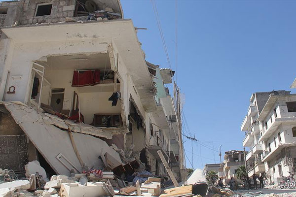 Rus savaş uçakları İdlib'de sivilleri vurdu