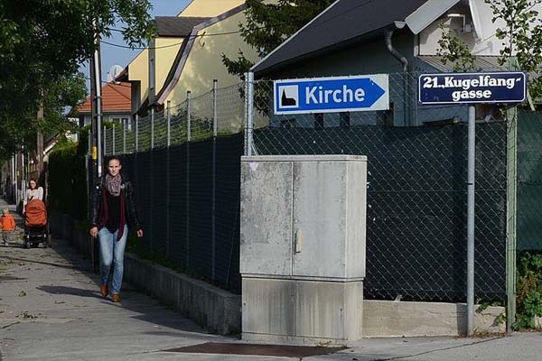 Avusturya'da dini eğitim veren derneğe ırkçı yazı