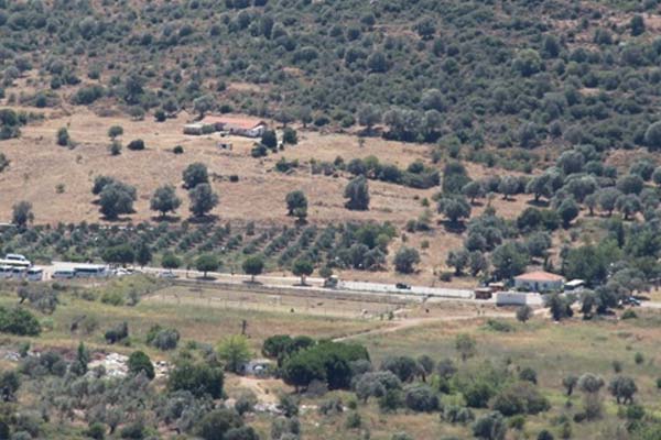 Foça'da askeri üsse operasyon