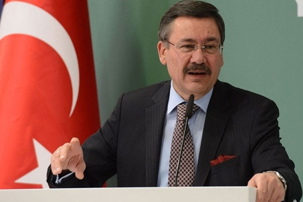 Melih Gökçek: Gülen, insanları cinlerle esir alıyor