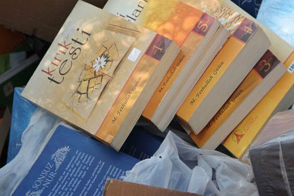 Emniyet Amirinin odasından Gülen kitapları çıktı