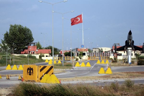 İncirlik komutanı sivillere görev vermiş