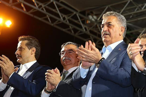 Bakanlar da meydanlara indi